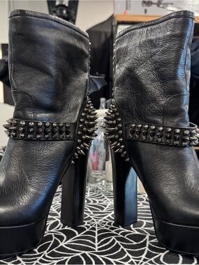 Bakers Elite Size 6 Black Spiked Leather Platform Ankle Boots